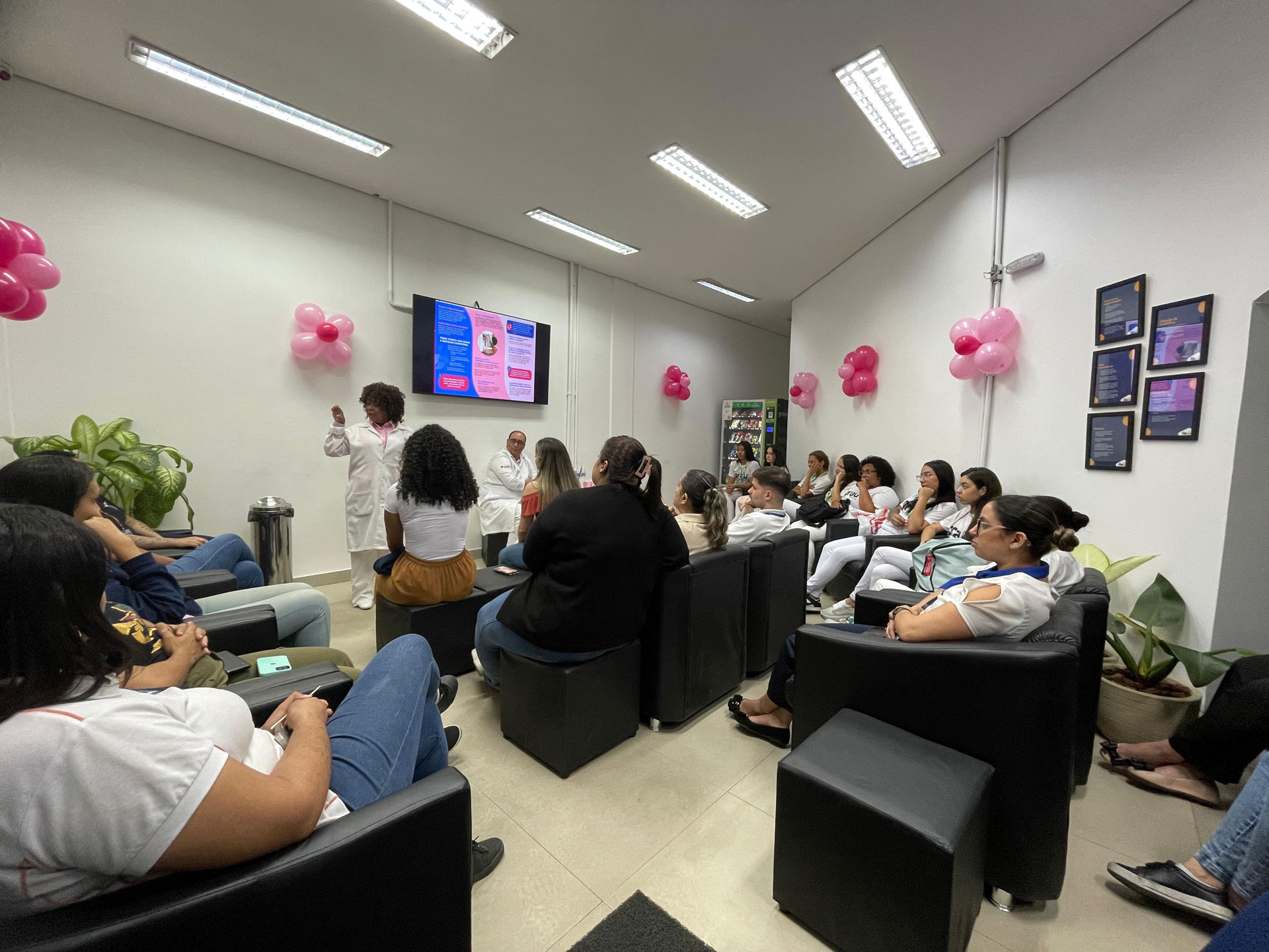 Palestra informativa e de conscientização sobre o Câncer de Mama