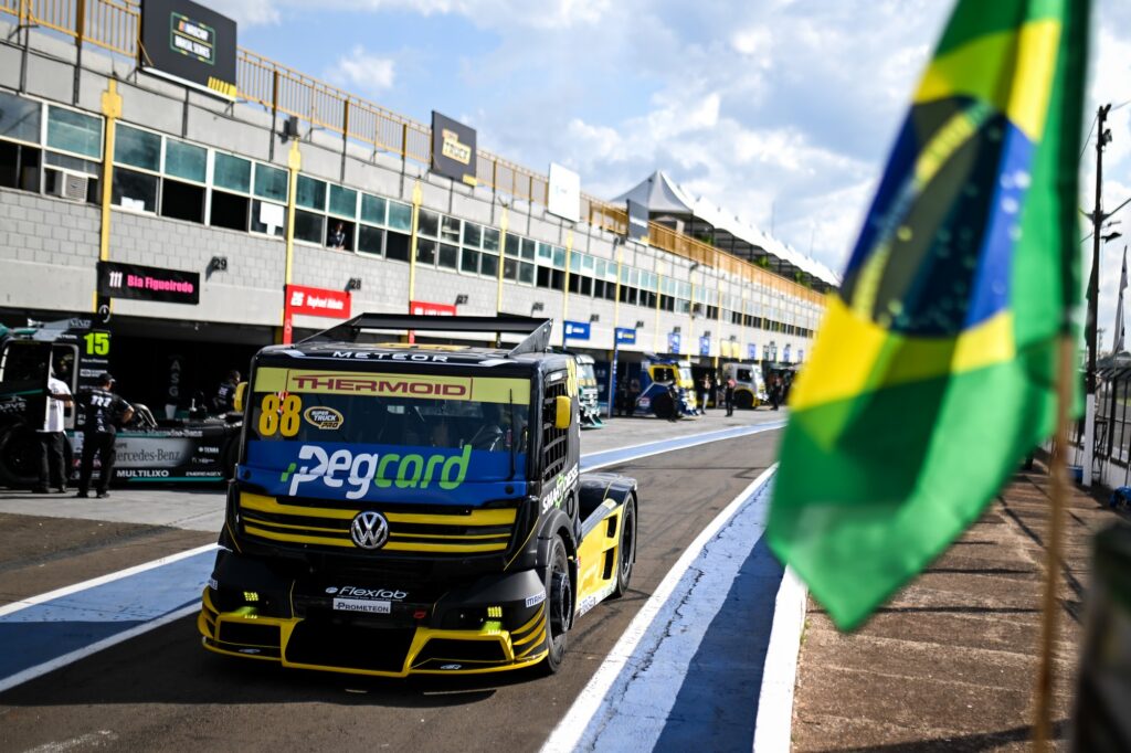 Beto Monteiro segue na frente em Londrina e lidera treino livre 3 – Copa Truck