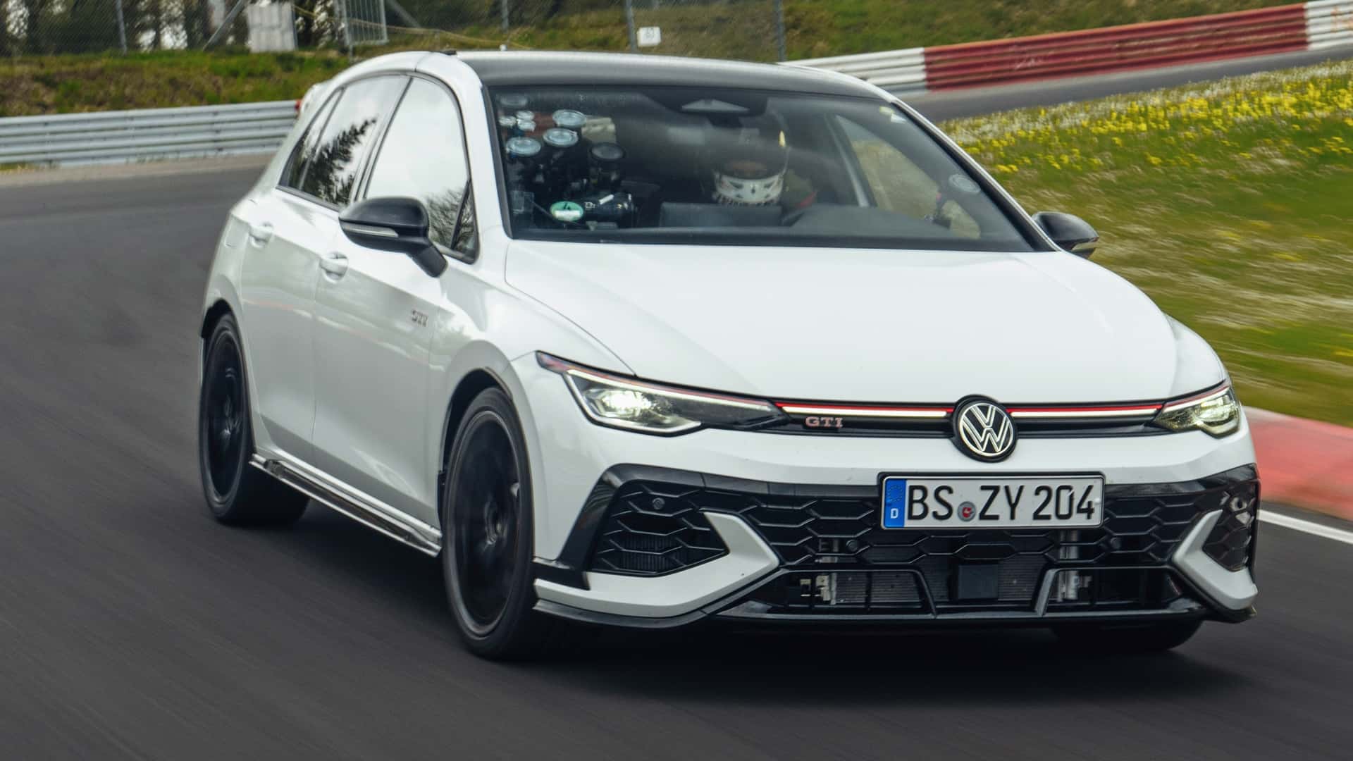 Golf GTI especial bate recorde da VW, mas perde do Honda Civic Type R
