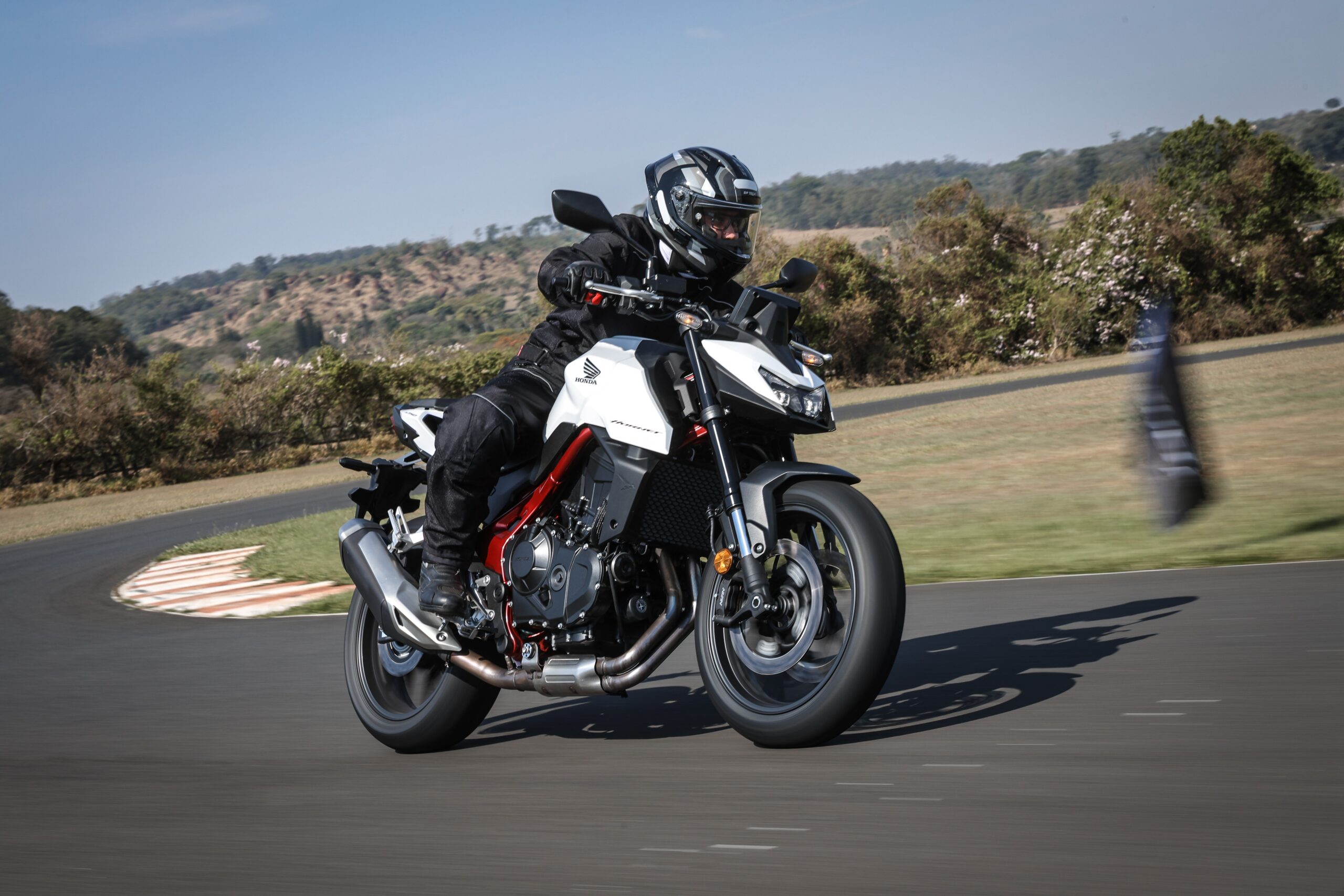 teste, preço e detalhes da nova naked