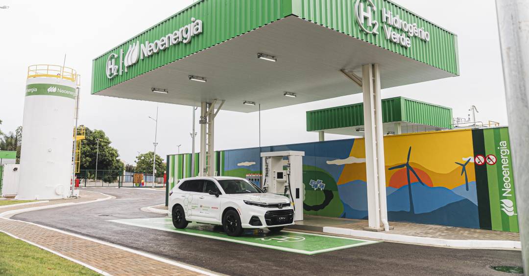 Honda CR-V a hidrogênio roda no Brasil com combustível feito no próprio posto