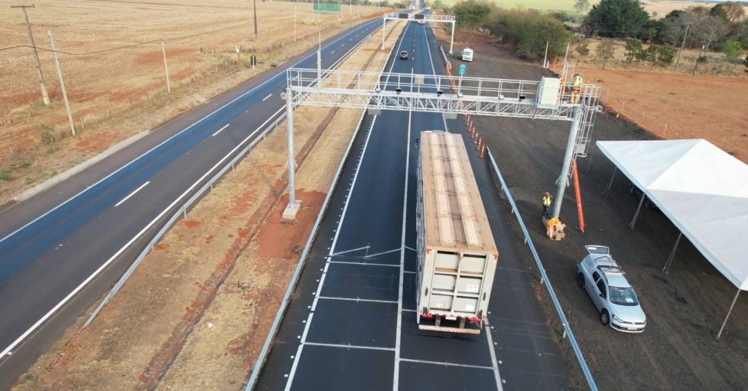 Como funciona a ‘balança dinâmica’ que pesa caminhões sem reduzir a velocidade