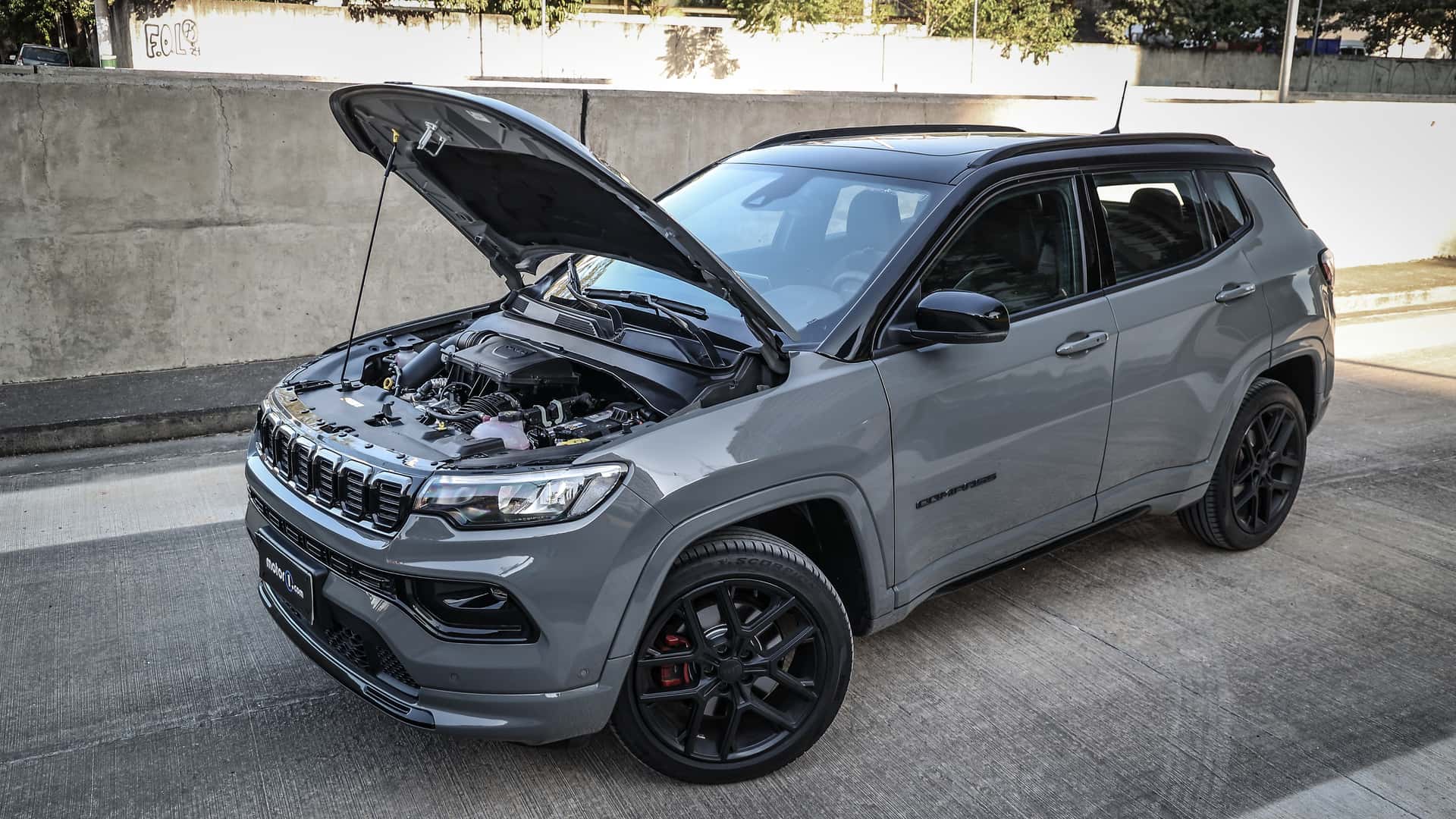 Jeep Compass Blackhawk 2026 vira 2.0 turbo flex; veja detalhes
