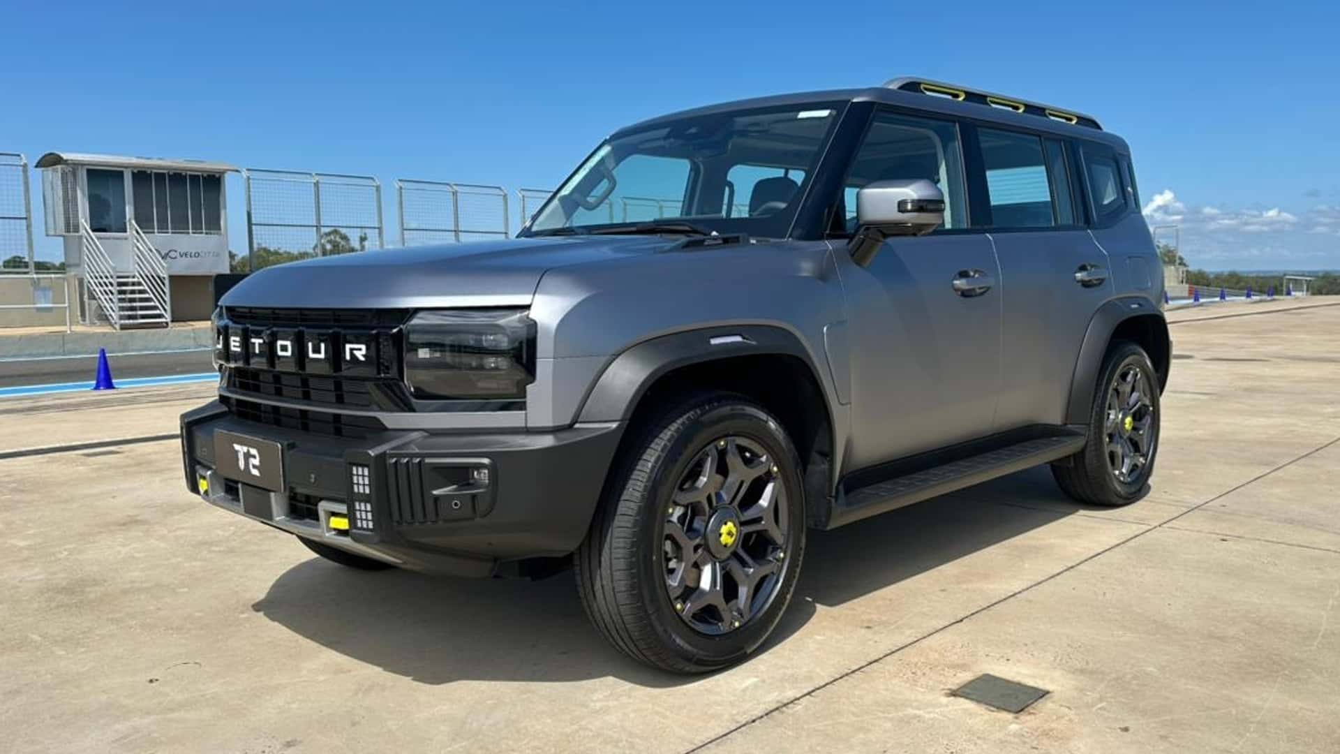 Jetour lança o T2 PHEV no Brasil com 3 motores e 4×4 no horizonte