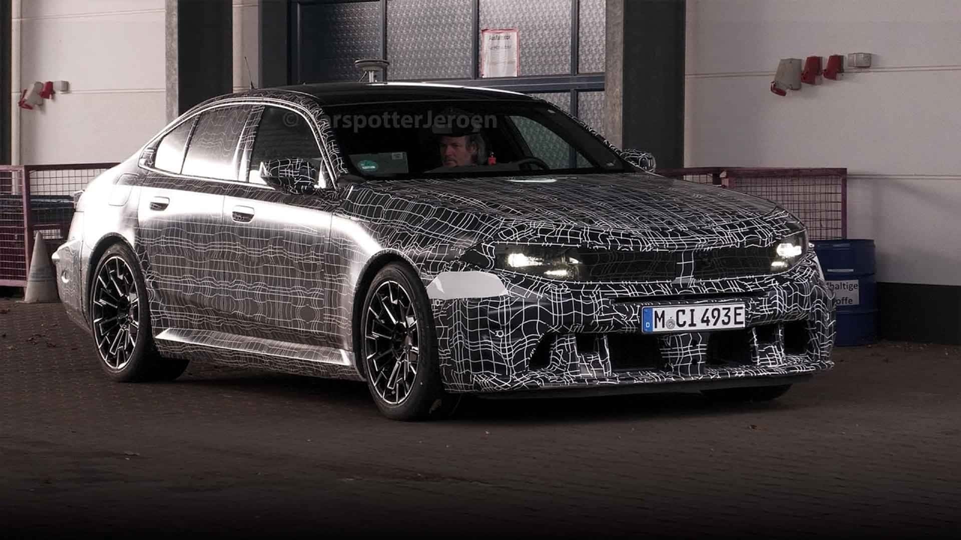 Flagra: novo BMW M5 pode trazer facelift radical
