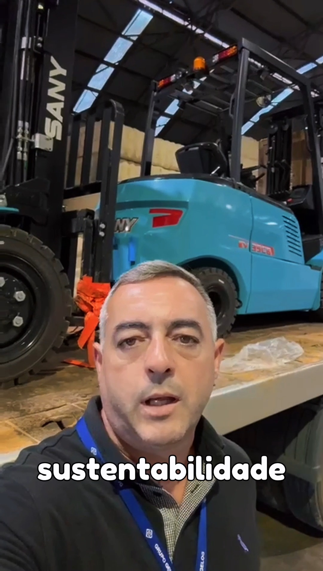 Chegaram as primeiras de muitas! A Gelog acaba de receber as duas primeiras unidades do nosso novo lote de empilhadeiras 100% elétricas da Sany / Irmen! ⚡🔋 E isso é só o começo: mais máquinas estão a caminho para transformar ainda mais a nossa operação com mais agilidade, segurança e eficiência, sempre com foco na sustentabilidade. ✅ Zero emissões de poluentes
✅ Menos ruído e mais eficiência energética
✅ Tecnologia de ponta para um futuro mais verde Seguimos investindo no presente para colher um amanhã mais sustentável. Sempre na Frente!🌱📦 #Gelog #Sany #Irmen #EmpilhadeirasElétricas #Inovação #Sustentabilidade #LogísticaVerde #FrotaVerde