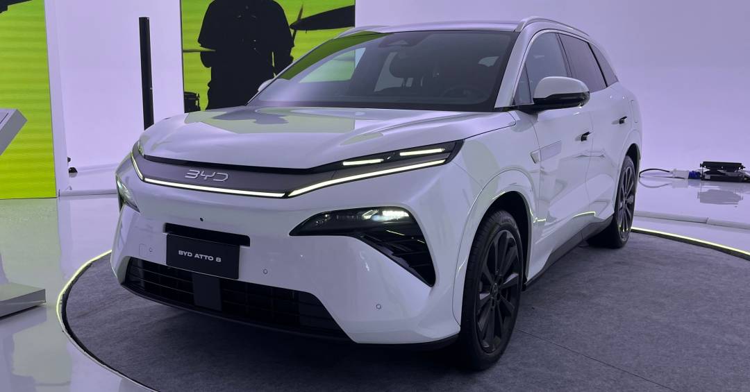 BYD Atto 8 chega por R$ 399.990 como híbrido topo de gama da marca