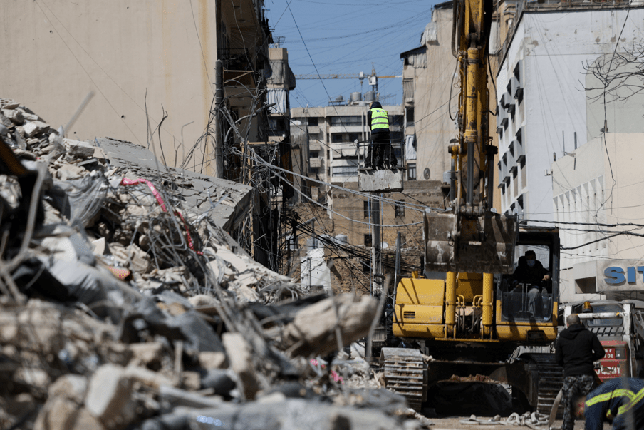 Irã diz que enviado permanecerá em Beirute, desafiando ordem de sair