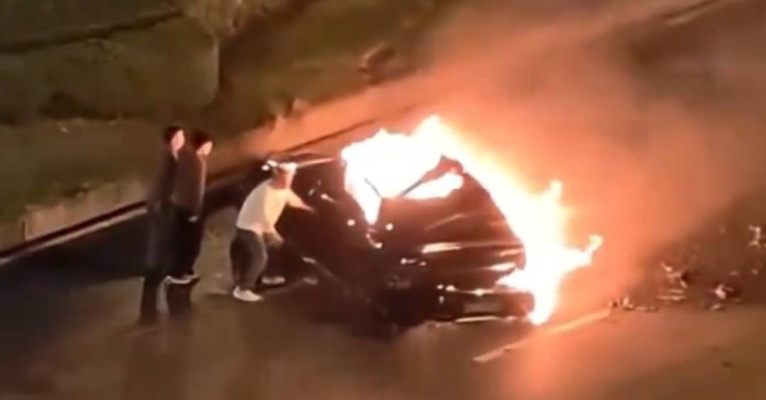 Falha em abertura de porta de SUV da Xiaomi resulta em acidente fatal