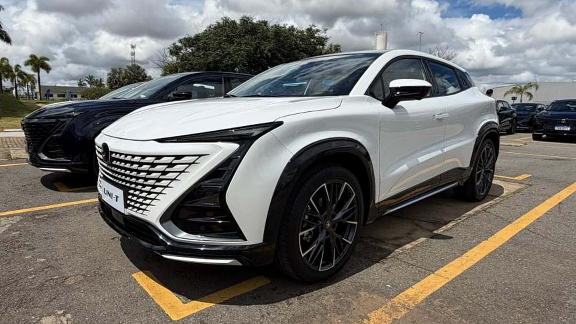 CAOA Changan Uni-T estreia no Brasil com motor flex por R$ 169.990