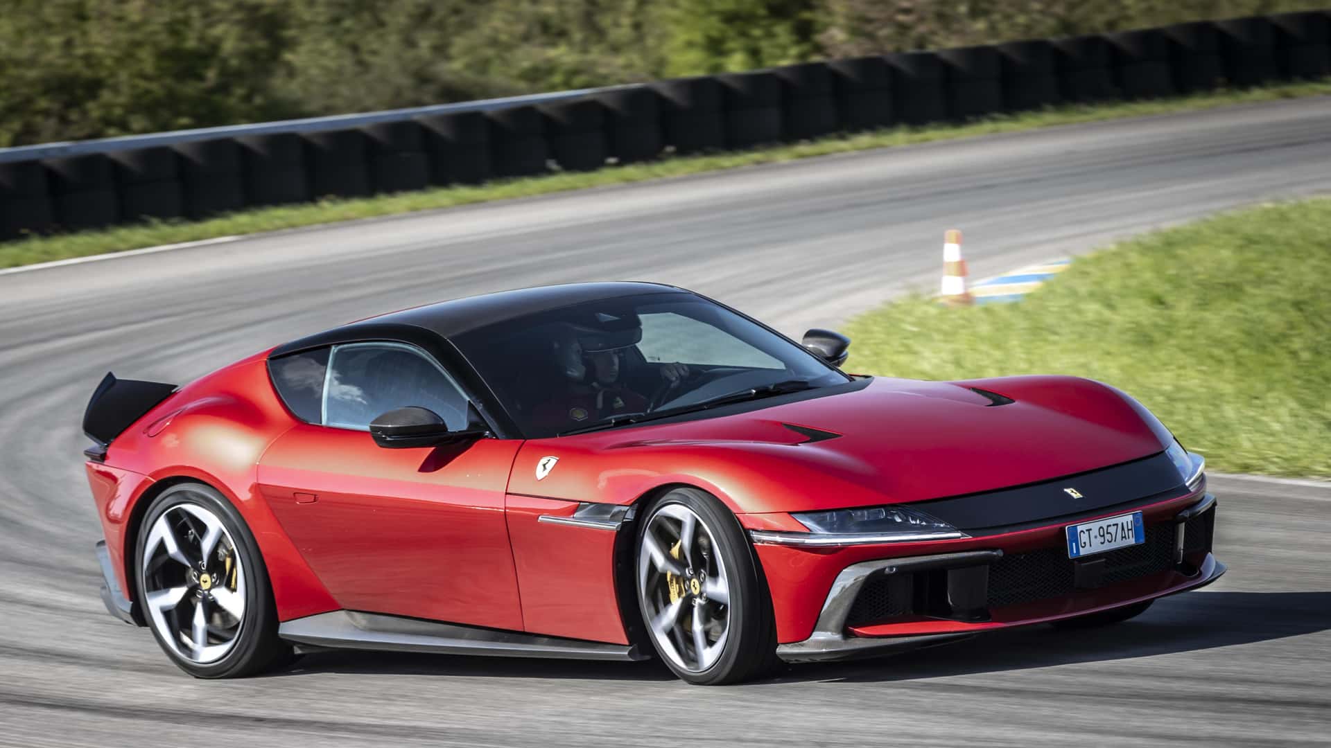 Ferrari fará recall da 12Cilindri por culpa dos vidros