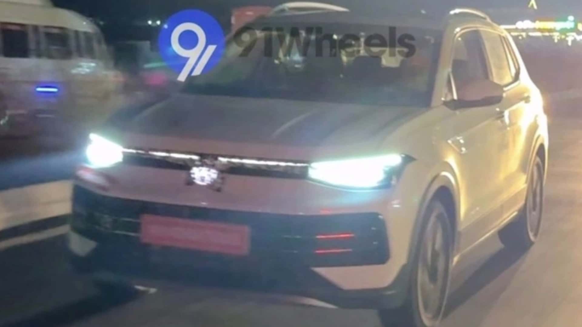 VW “T-Cross indiano” aparece rodando de cara nova