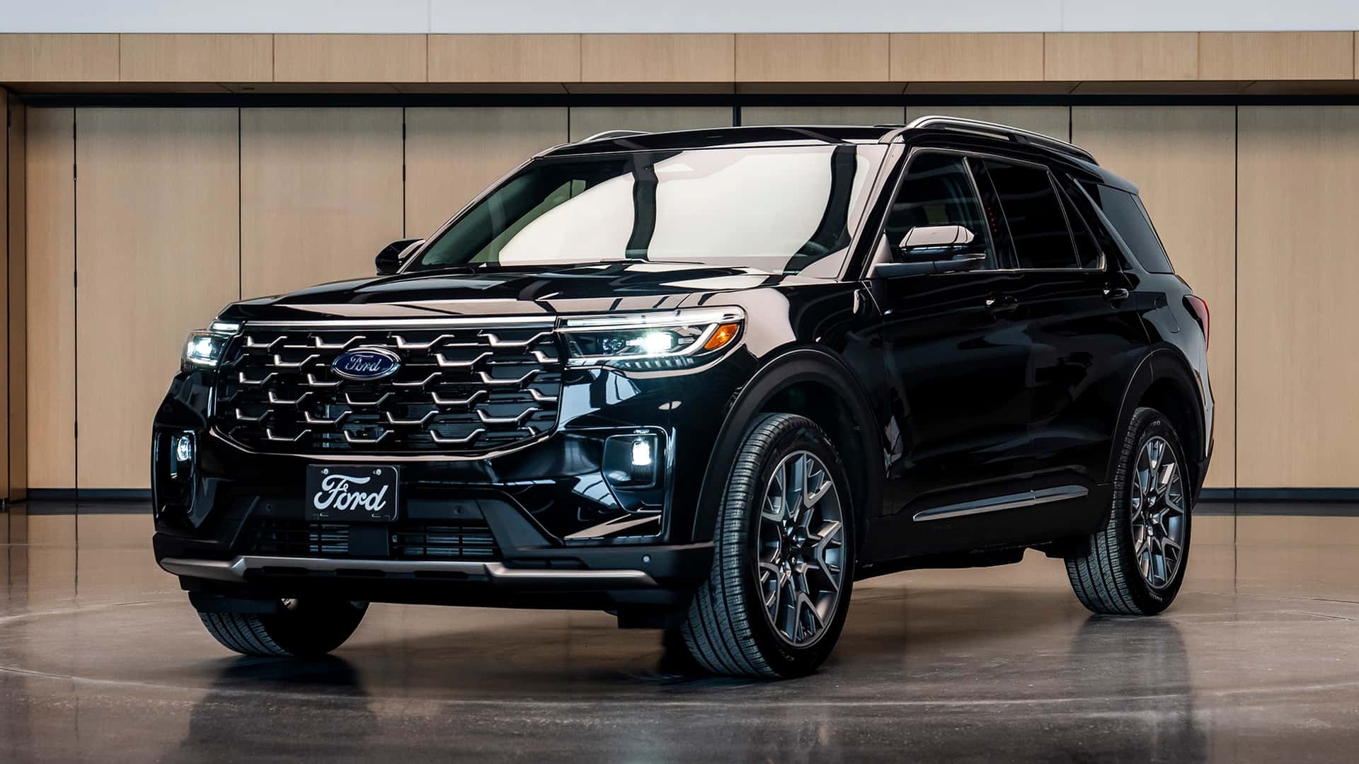 Ford cria Explorer único para o Papa