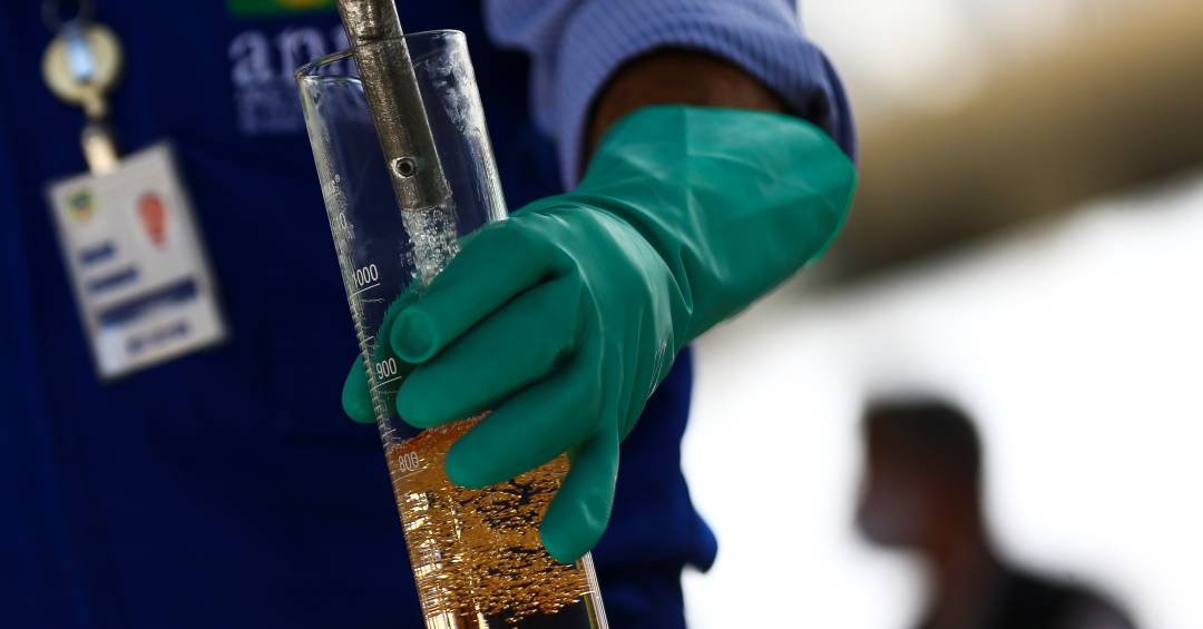 ANP autua Vibra, Ipiranga e Raízen por aumento nos preços da gasolina e diesel