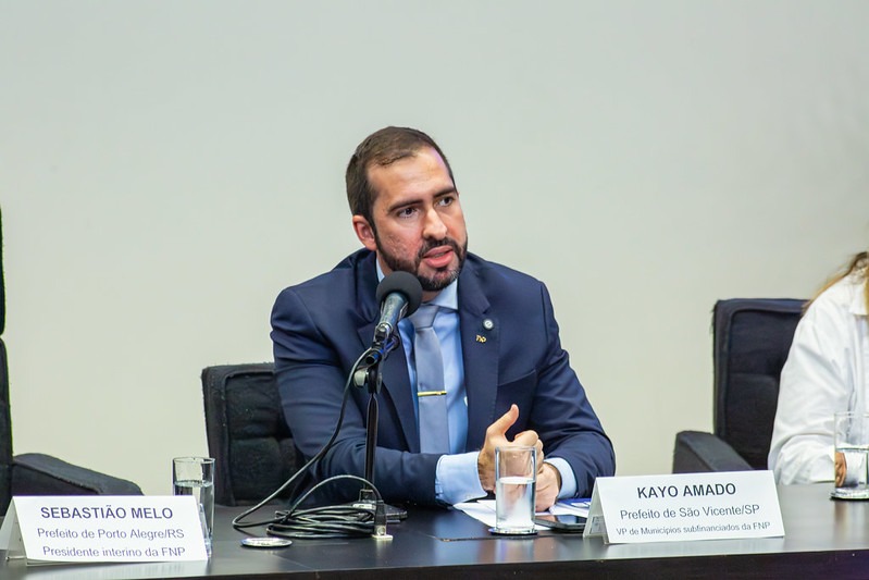 Kayo Amado pauta discussão sobre subfinanciamento dos municípios no Congresso