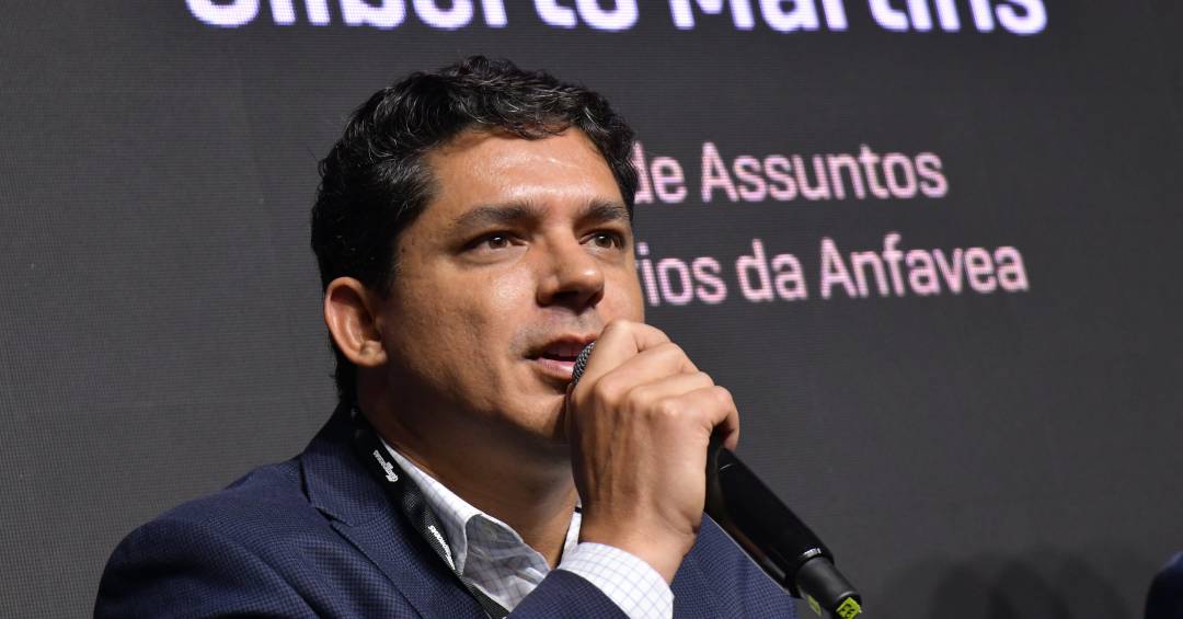 Fórum Quatro Rodas: frota antiga e preço limitam a segurança dos carros no Brasil