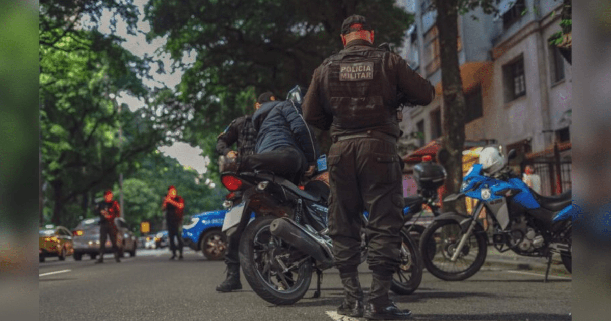 Dez policiais militares são denunciados por invasão de domicílio no RJ
