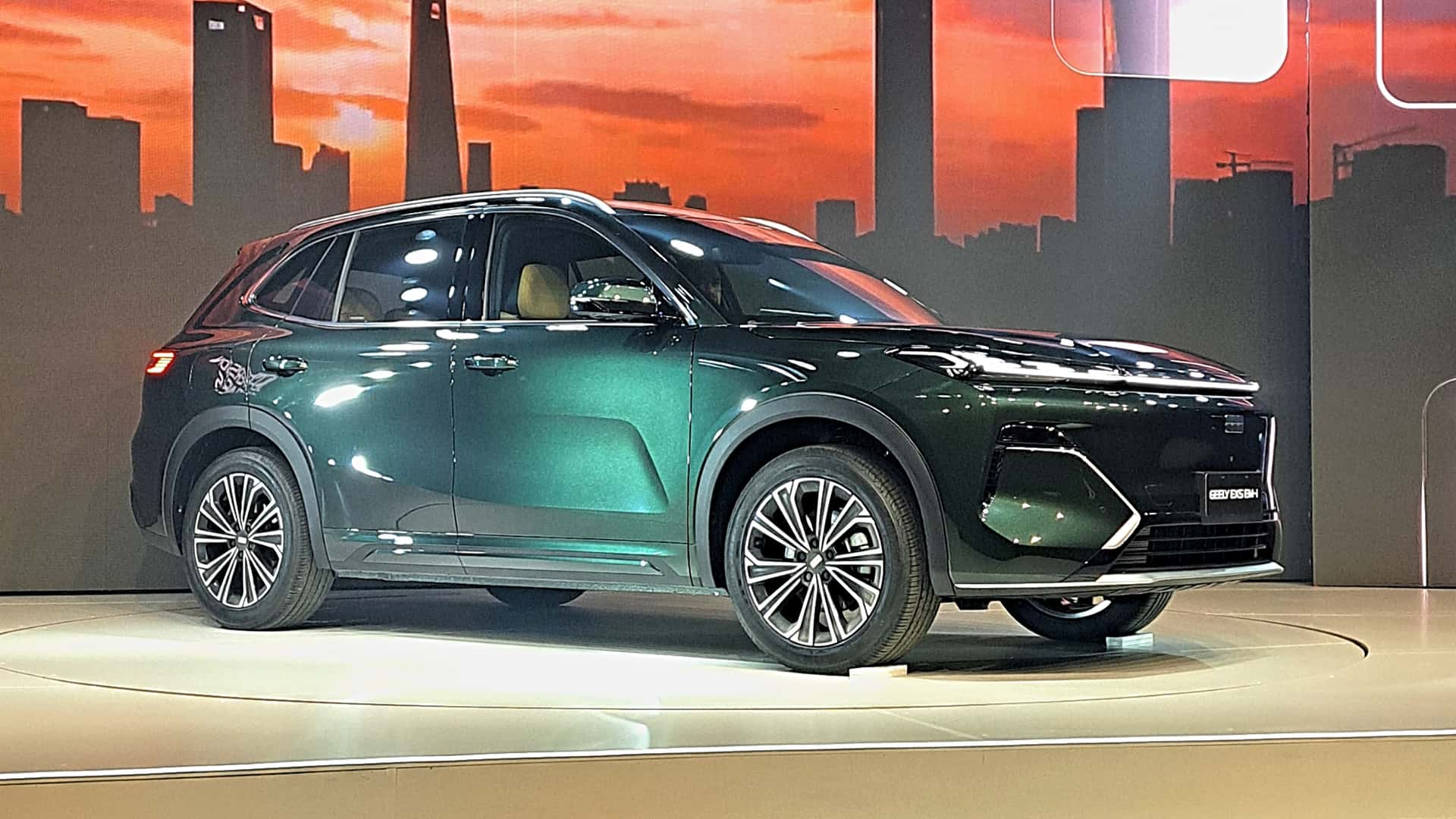 Geely EX5 EM-i PHEV chega ao Brasil por R$ 189.990; veja impressões