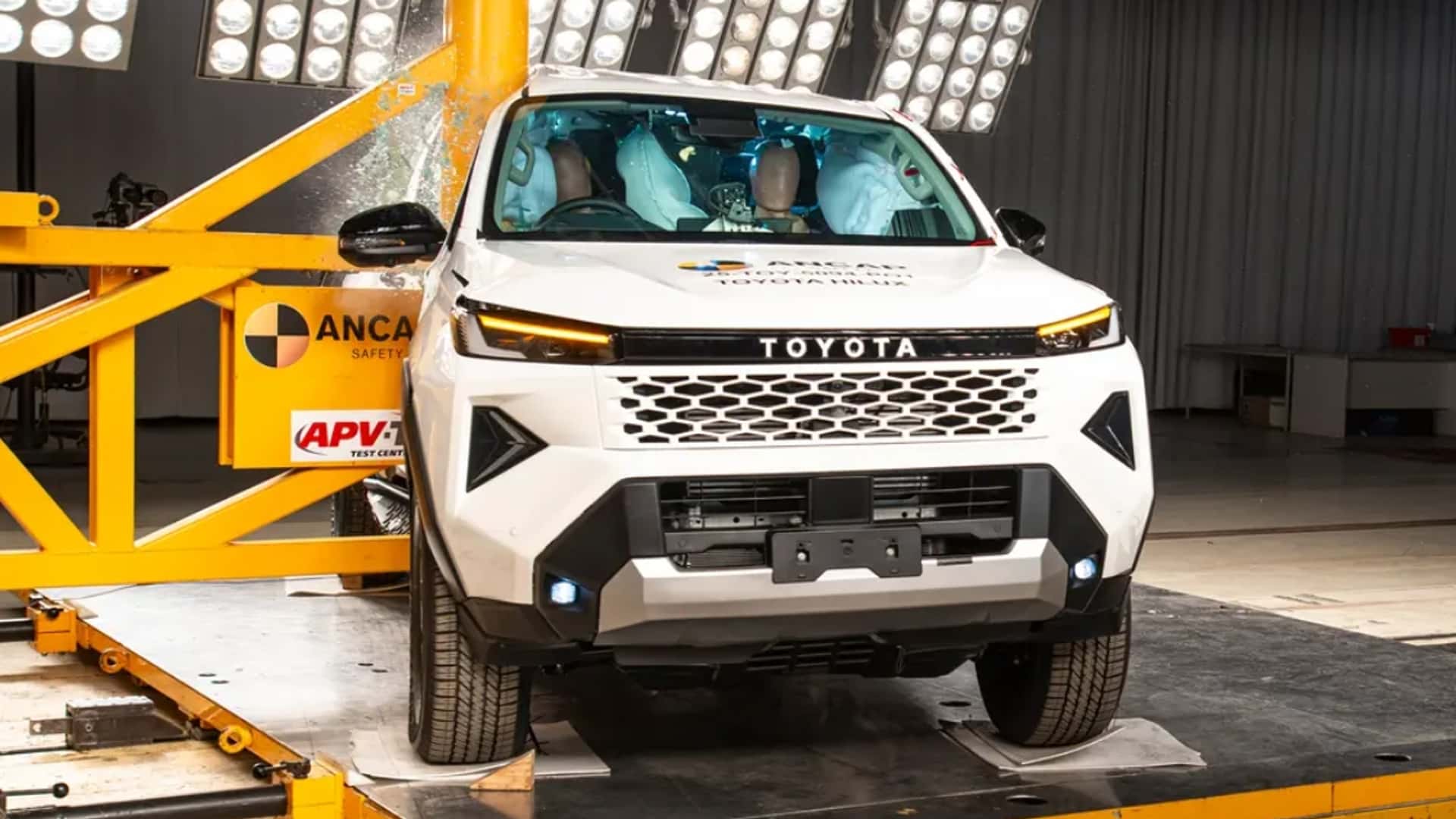 Nova Toyota Hilux é aprovada com nota máxima em teste de segurança