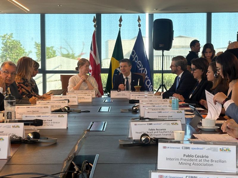 Brasil e Reino Unido avançam na cooperação em minerais críticos em evento promovido pela ApexBrasil