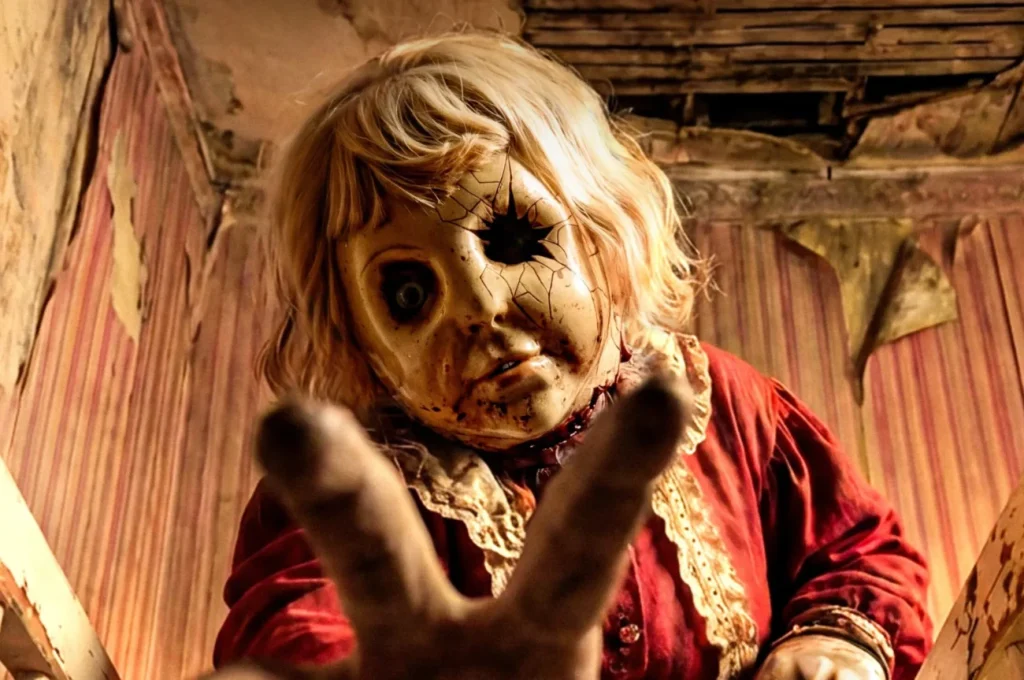 Crítica | Dolly – A Boneca Maldita – Um dos Filmes de Terror mais BIZARROS da Temporada