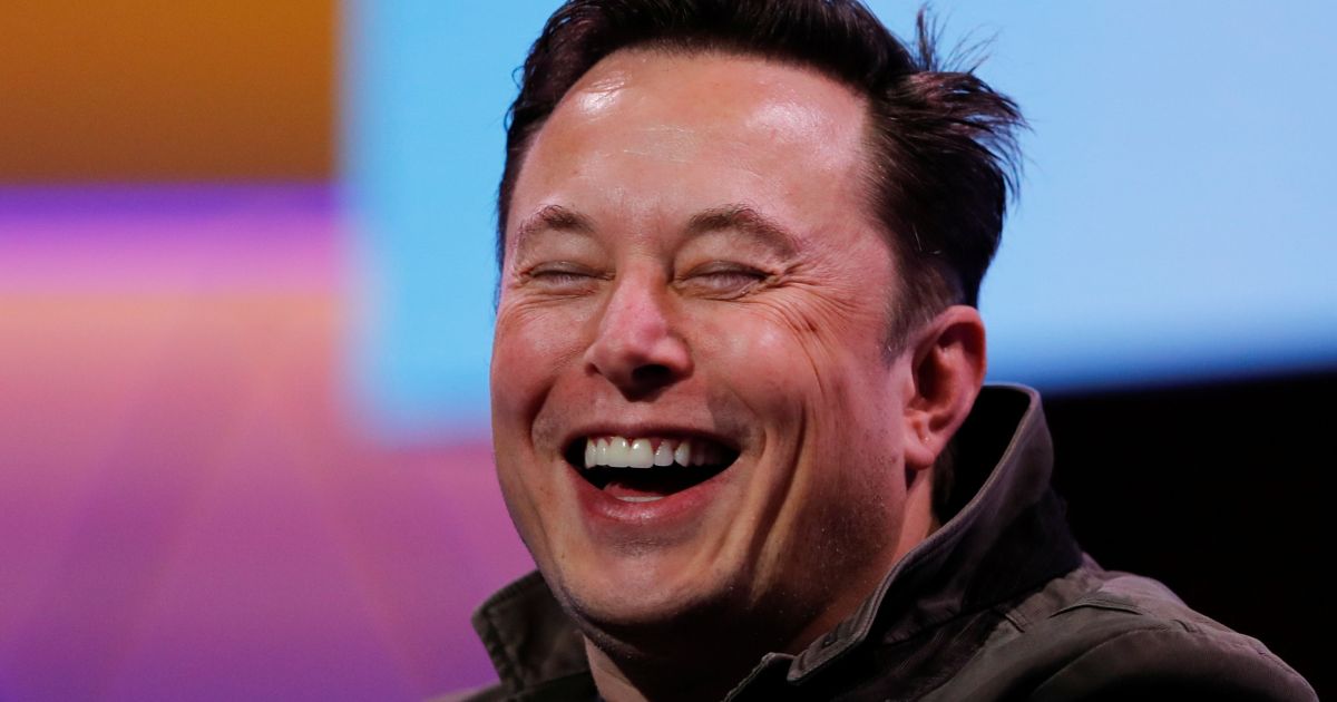 SpaceX, de Elon Musk, faz pedido de IPO trilionário