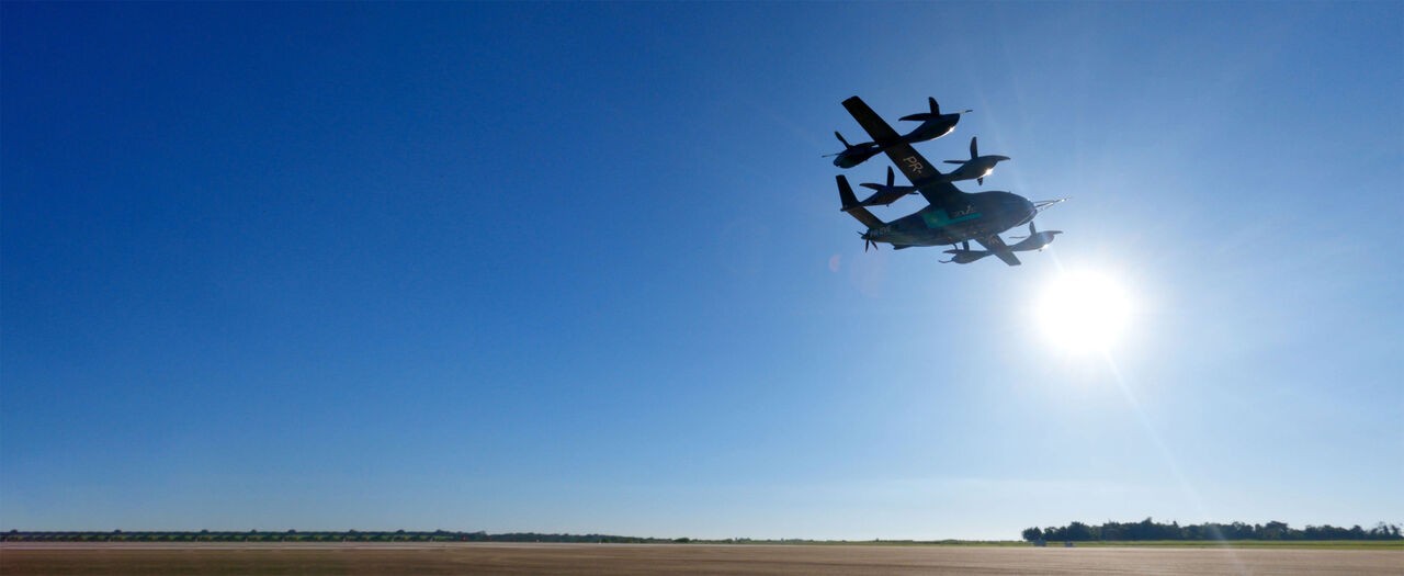 Carro voador da Embraer conclui testes de voo pairado com sucesso