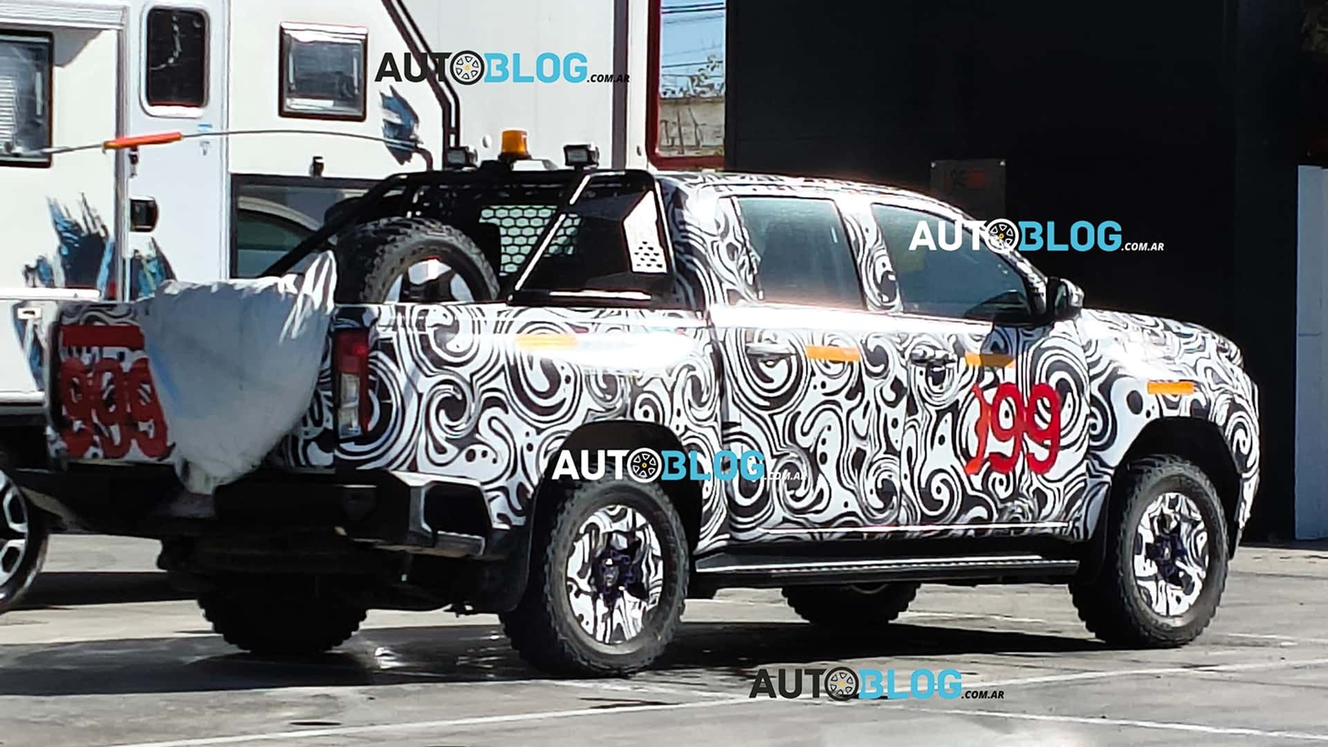 Nova Toyota Hilux 2028 já é testada pela marca na Argentina