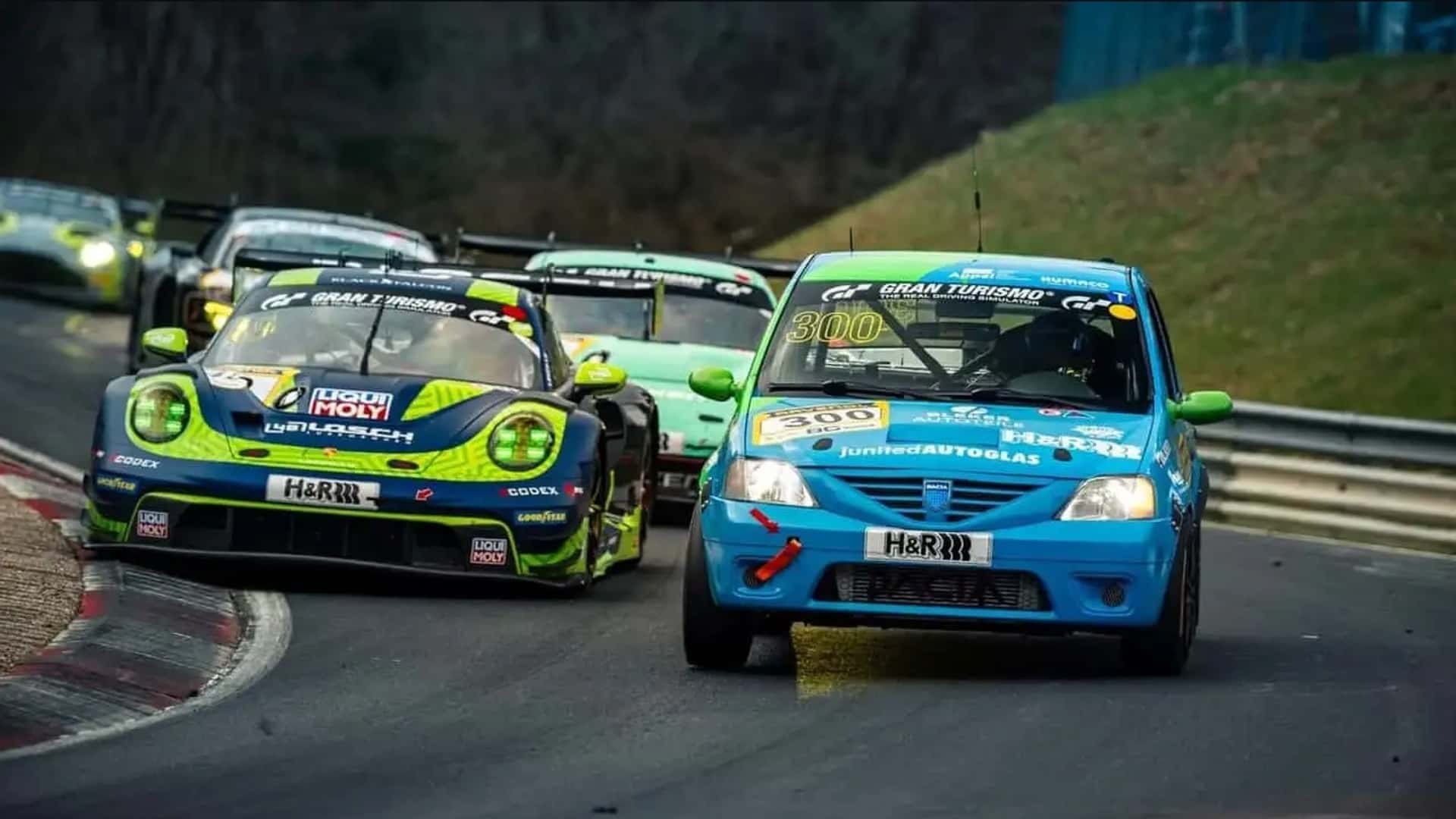 A história do Dacia Logan que correu contra Max Verstappen