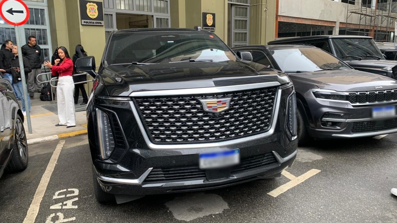 Como Deolane tem Cadillac Escalade? SUV não é vendido no Brasil