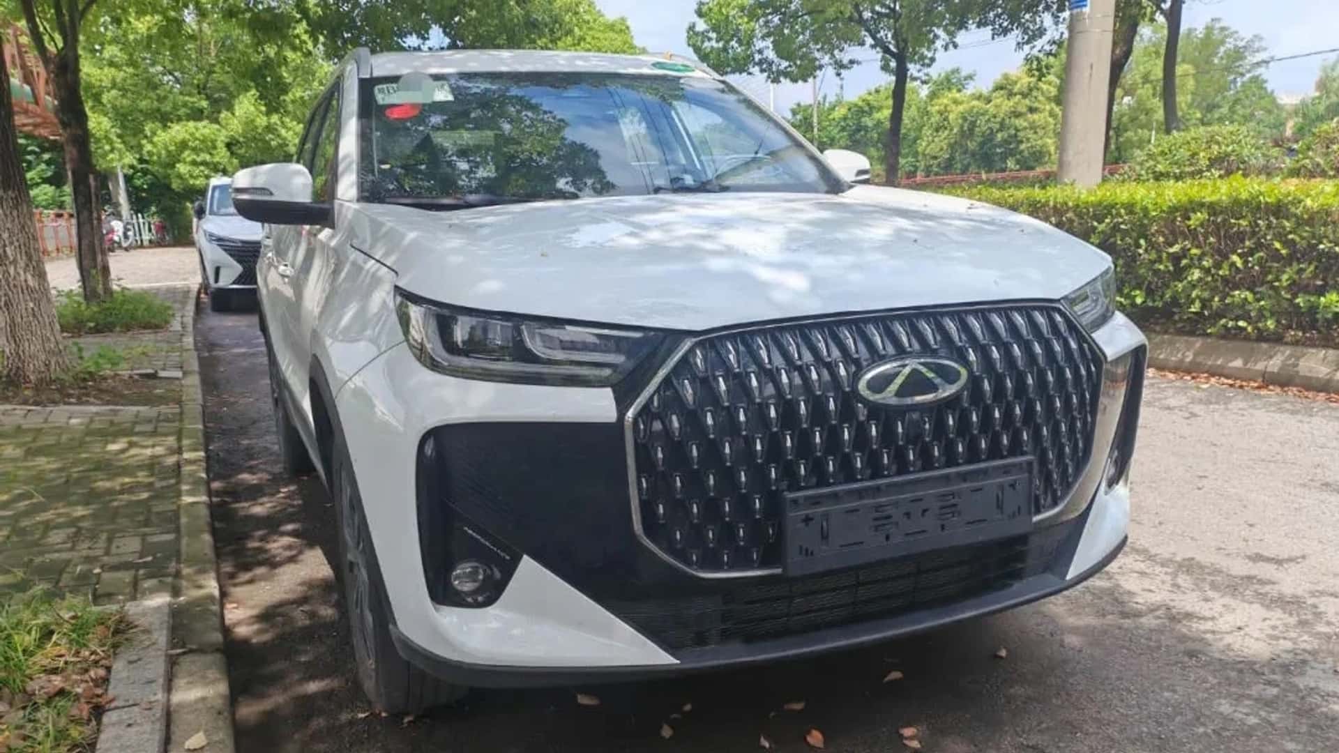 Chery terá Tiggo 7 híbrido pleno para rivalizar com Toyota