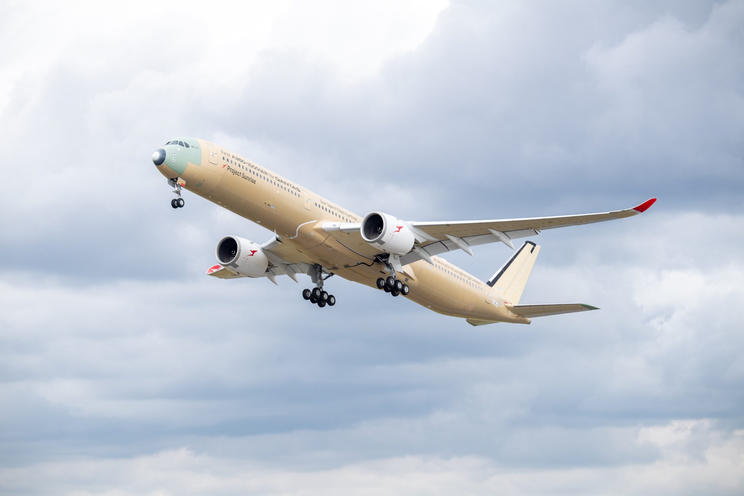 Avião que fará rota mais longa do mundo completa primeiro voo de teste; veja como foi a viagem