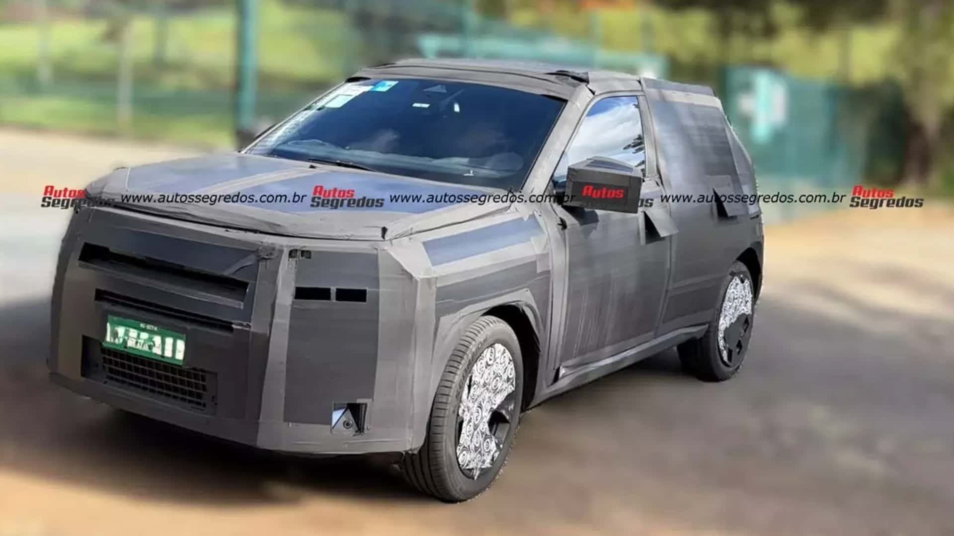 Novo Fiat Argo 2027 perderá itens do Panda europeu; veja flagra