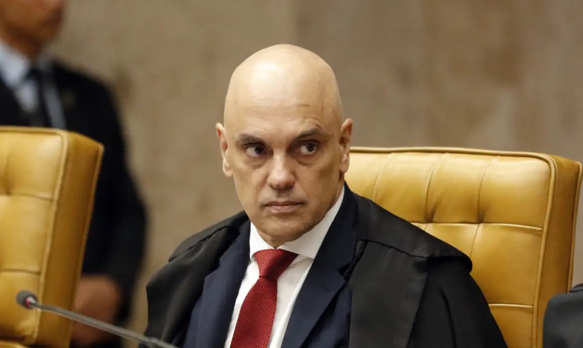 Moraes pede parecer da PGR sobre pedido de Mauro Cid para extinguir pena