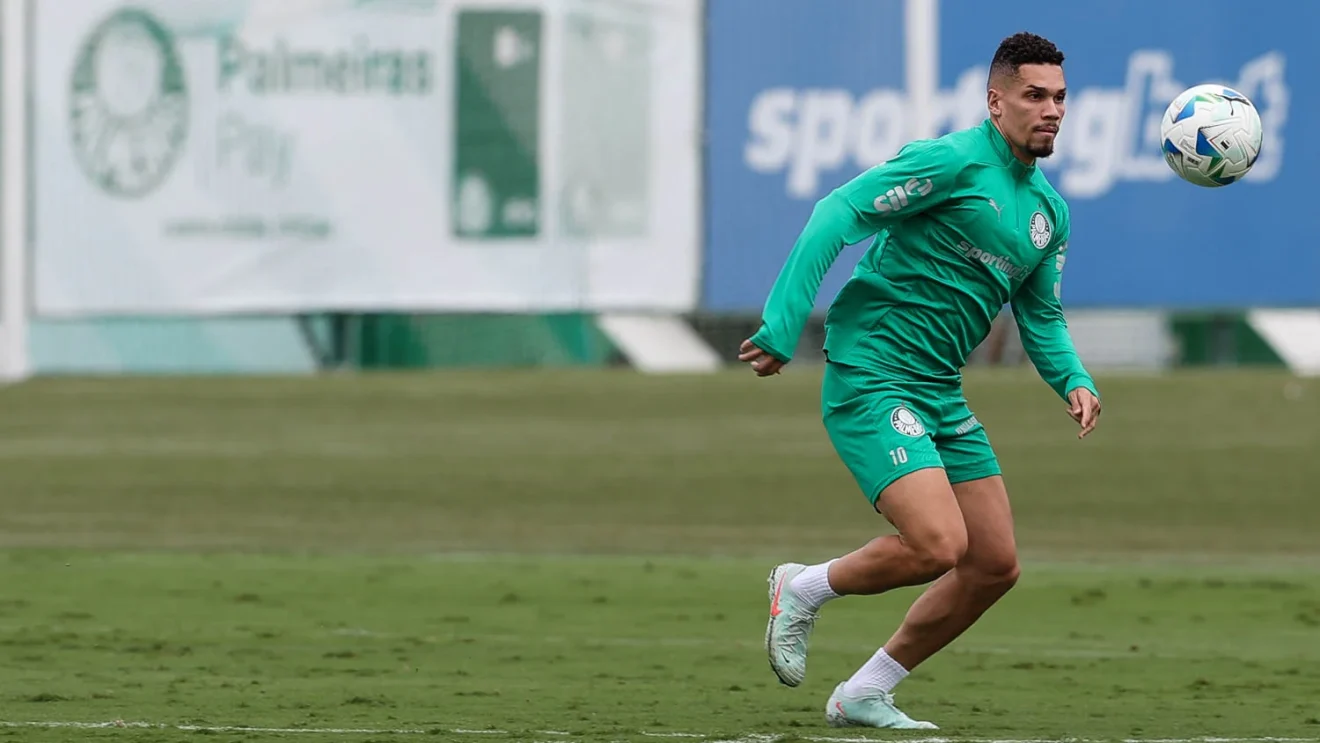 Paulinho tem lesão e volta a ser desfalque no Palmeiras