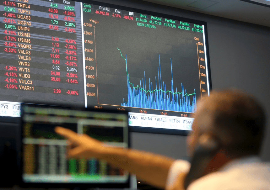 Ibovespa cai após altas recentes e descola de NY e do minério, à espera de dados