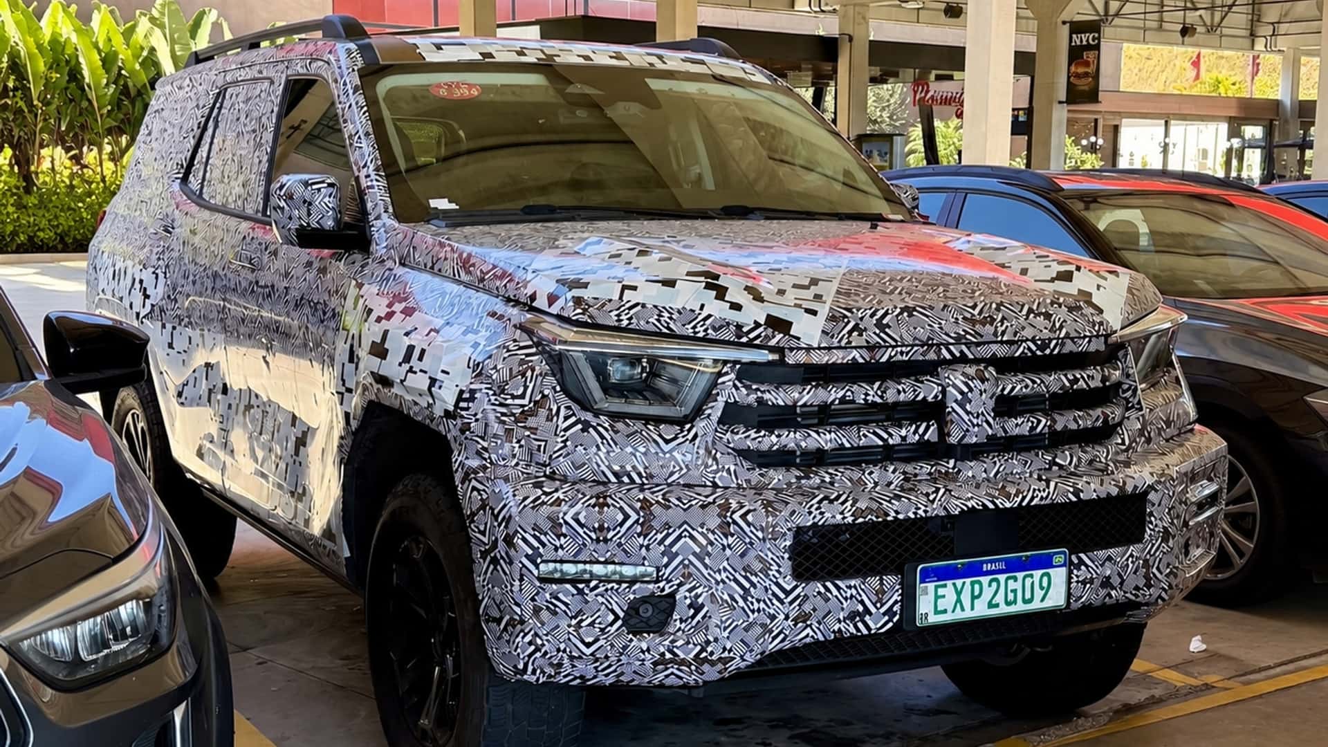SUV híbrido de 408 cv é flagrado no Brasil