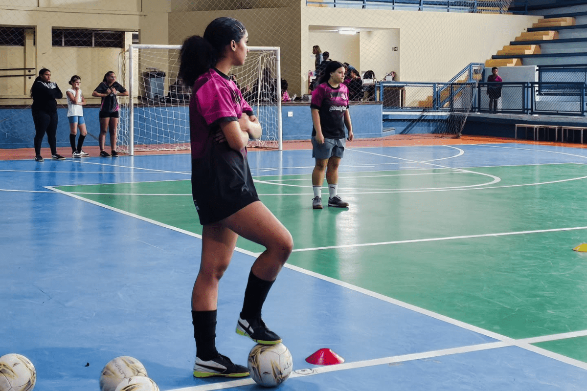 Em Santos, o futebol também é feminino?