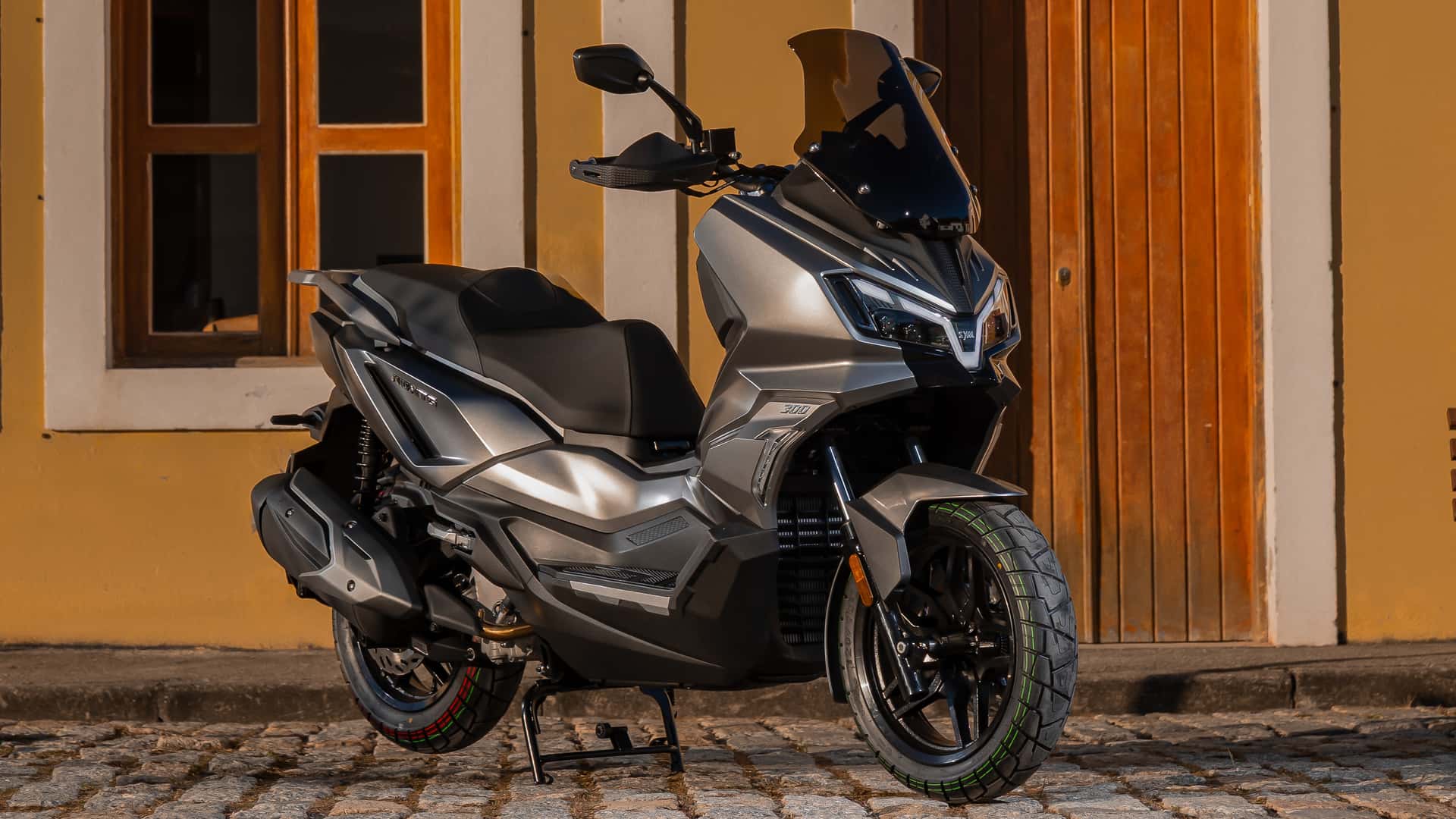 Dafra lança SYM ADXTG 300 por R$ 32.990; veja detalhes