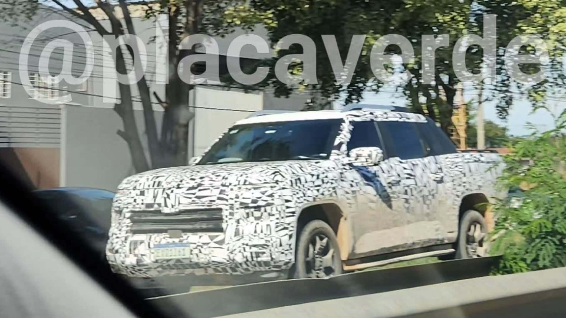 VW Amarok aparece com menos camuflagem e revela novo visual