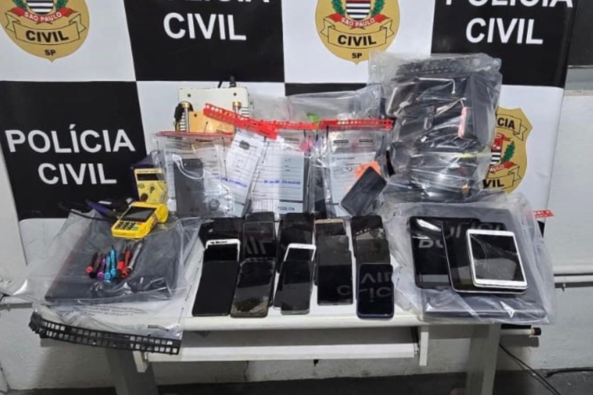 Polícia estoura esquema clandestino de desbloqueio de celulares em SP