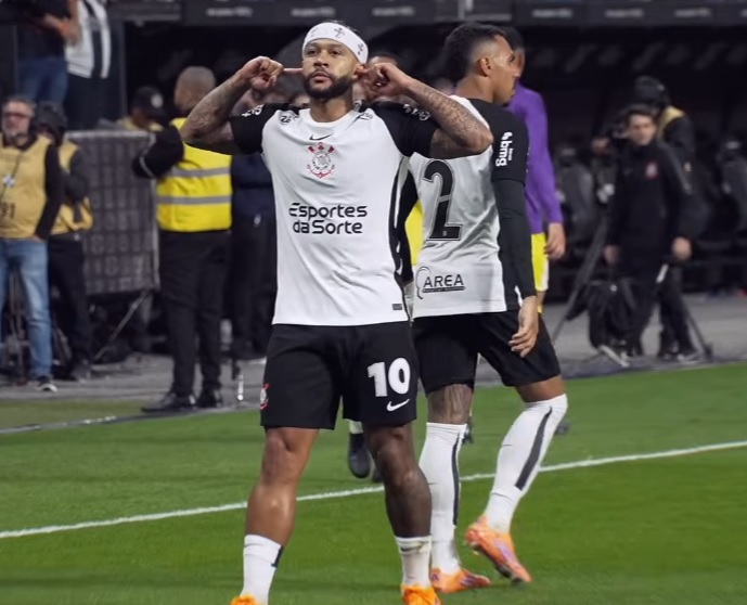 Corinthians anuncia renovação com Memphis Depay
