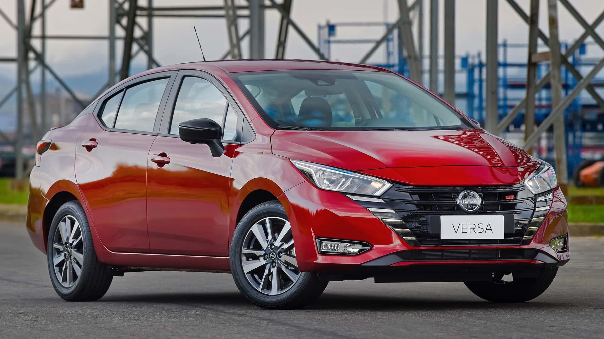 Nissan Versa chega à linha 2027 sem mudanças e fica mais caro; veja preços