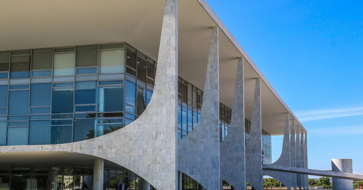 Especialista: Perda de confiança na institucionalidade custa caro ao Brasil