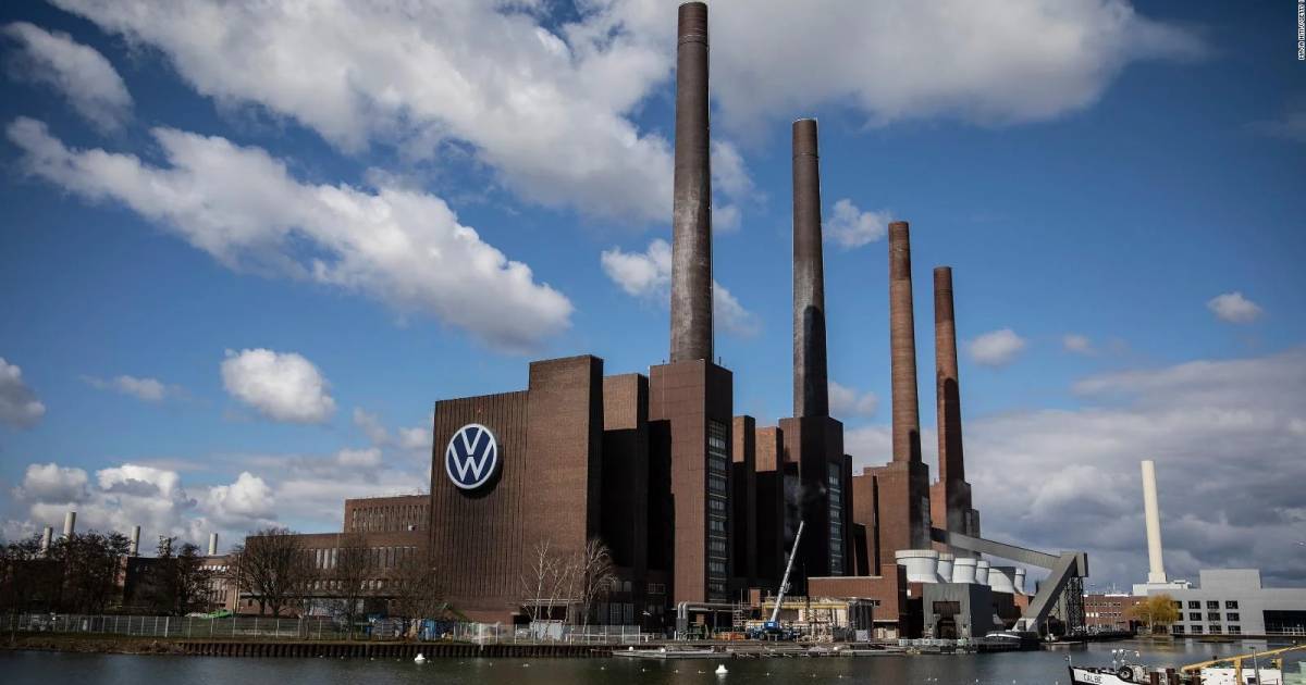 Em crise, Grupo Volkswagen vai reduzir metade da linha e cortar 50.000 empregos
