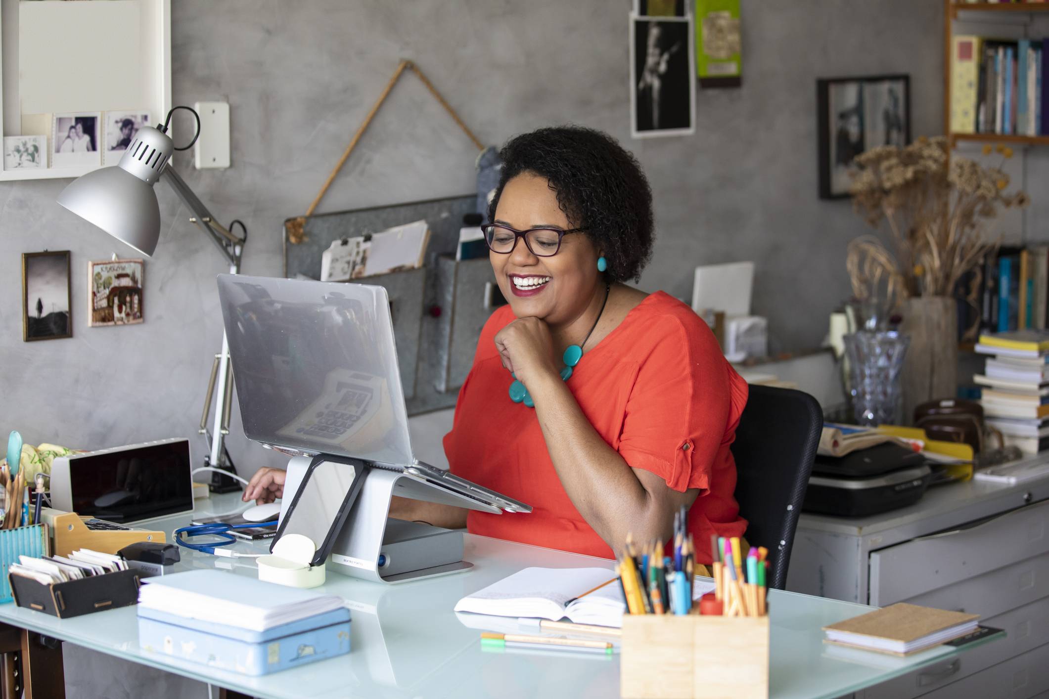 Capacitação em IA gratuita para mulheres empreendedoras abre 5 mil vagas