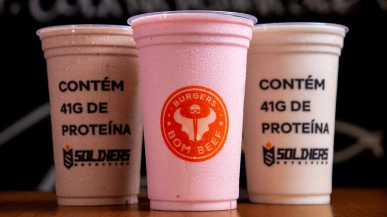 Rede com unidades em Santos e Praia Grande quebra tradição e lança milkshakes de 500 ml com 41 g de proteína em três sabores