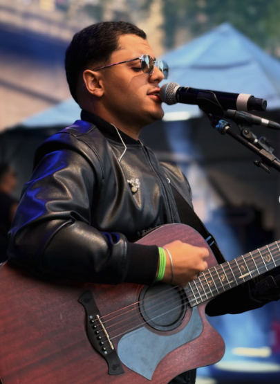 Show noturno acontece nesta sexta-feira (18) em Santos com entrada gratuita, bar e opções de lanches no local