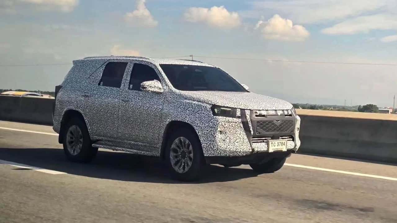 Flagra: novo Toyota SW4 aparece mais quadradão e deve estrear até 2028, após nova geração da Hilux