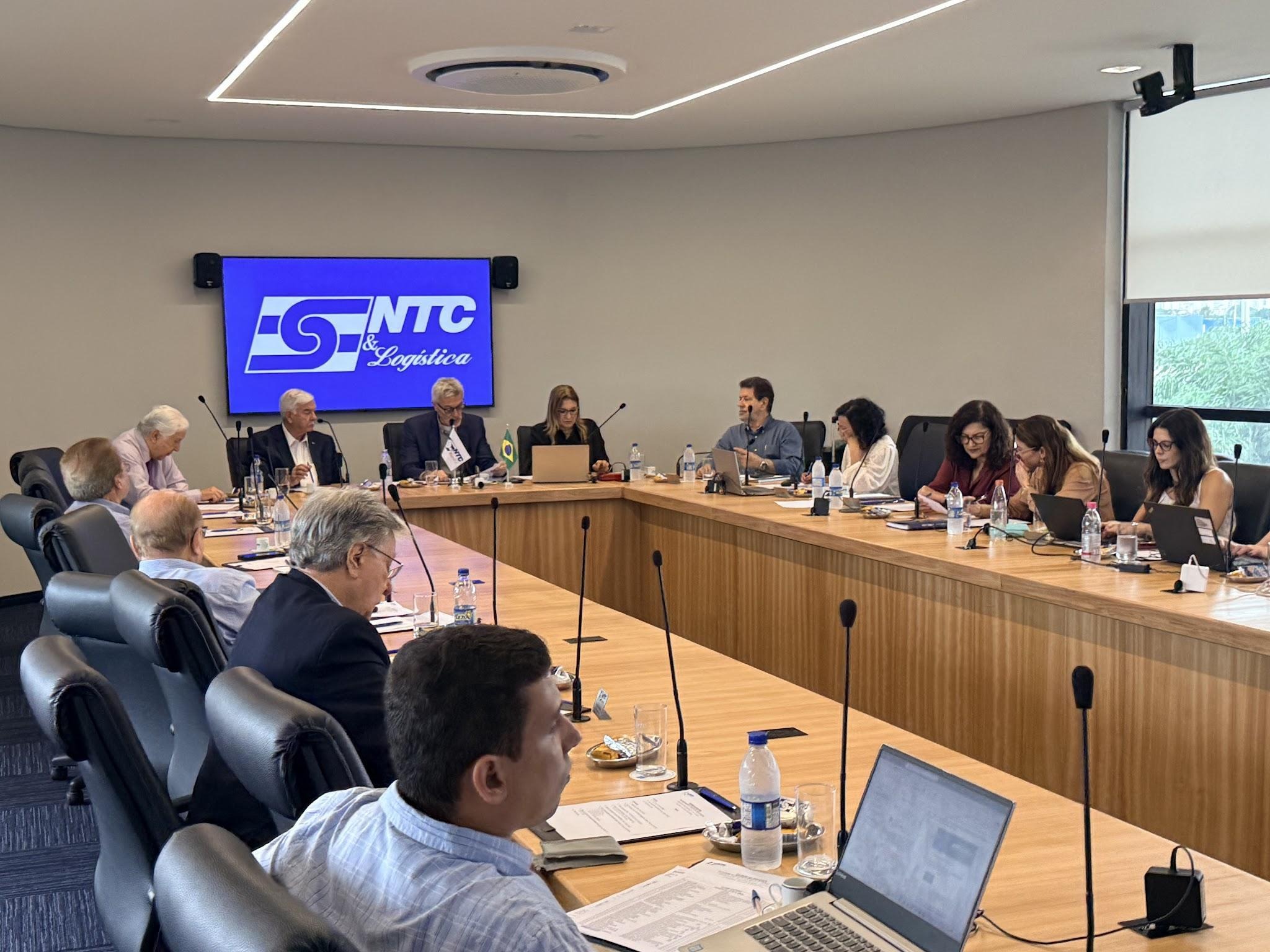 Diretoria da NTC&Logística reúne-se em São Paulo para discutir pautas do TRC